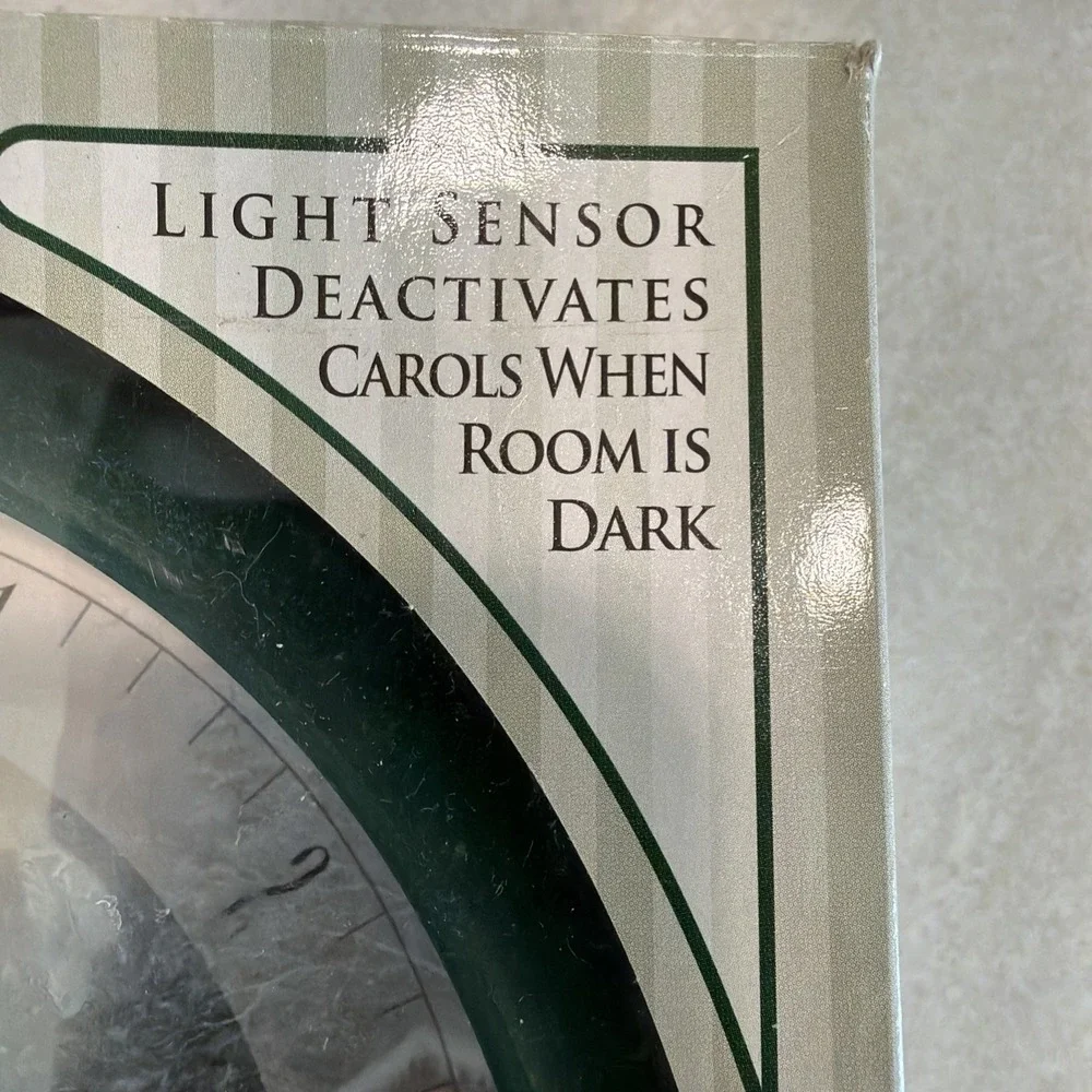 VtgThomas Kinkade‎ Christmas Carol Village Music Wall Clock 7.5